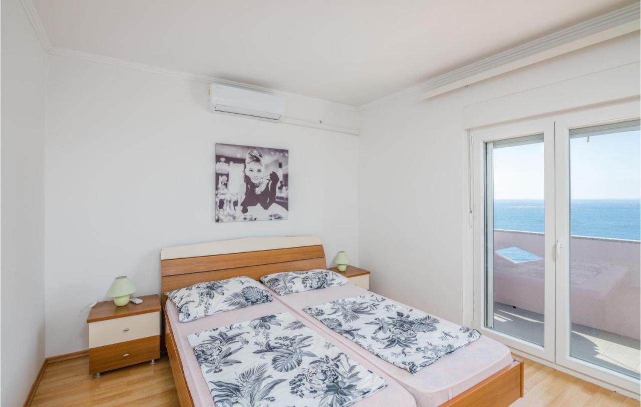 Nice Apartment In Stara Baska 1 With Wifi エクステリア 写真