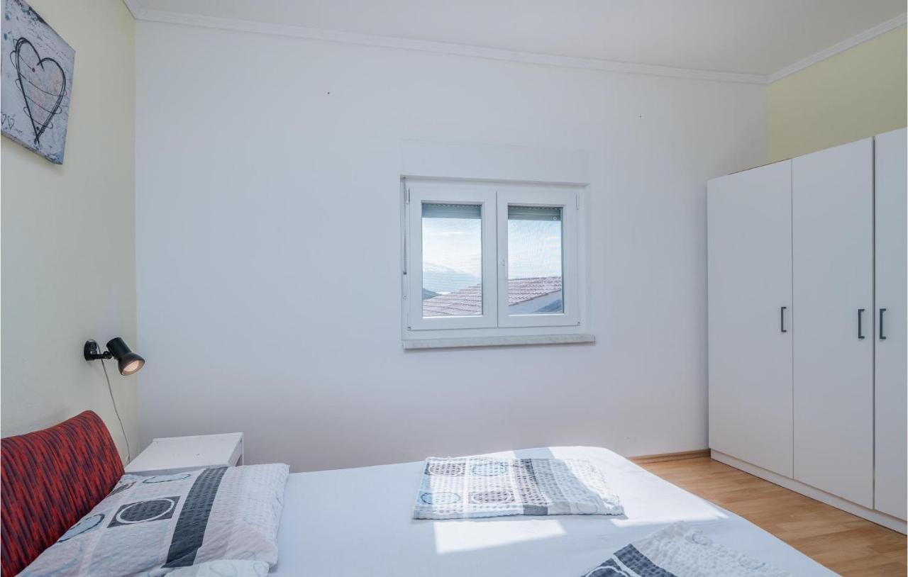 Nice Apartment In Stara Baska 1 With Wifi エクステリア 写真