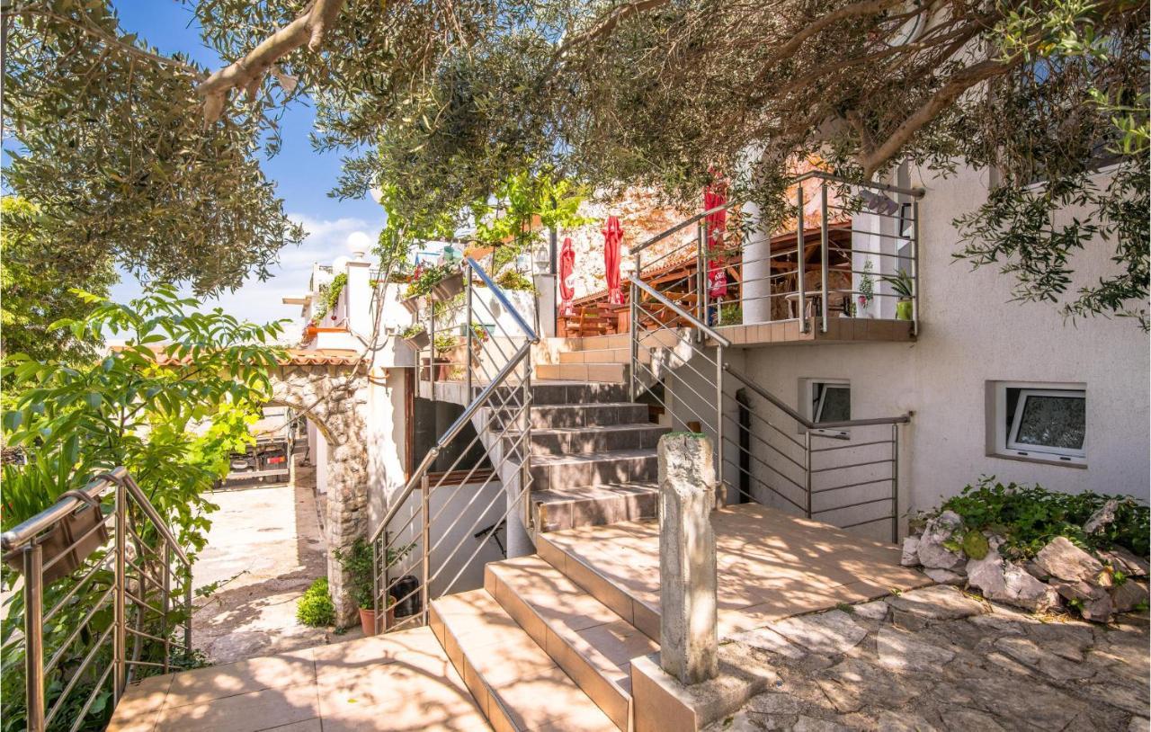 Nice Apartment In Stara Baska 1 With Wifi エクステリア 写真