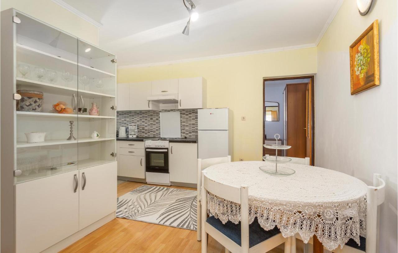 Nice Apartment In Stara Baska 1 With Wifi エクステリア 写真