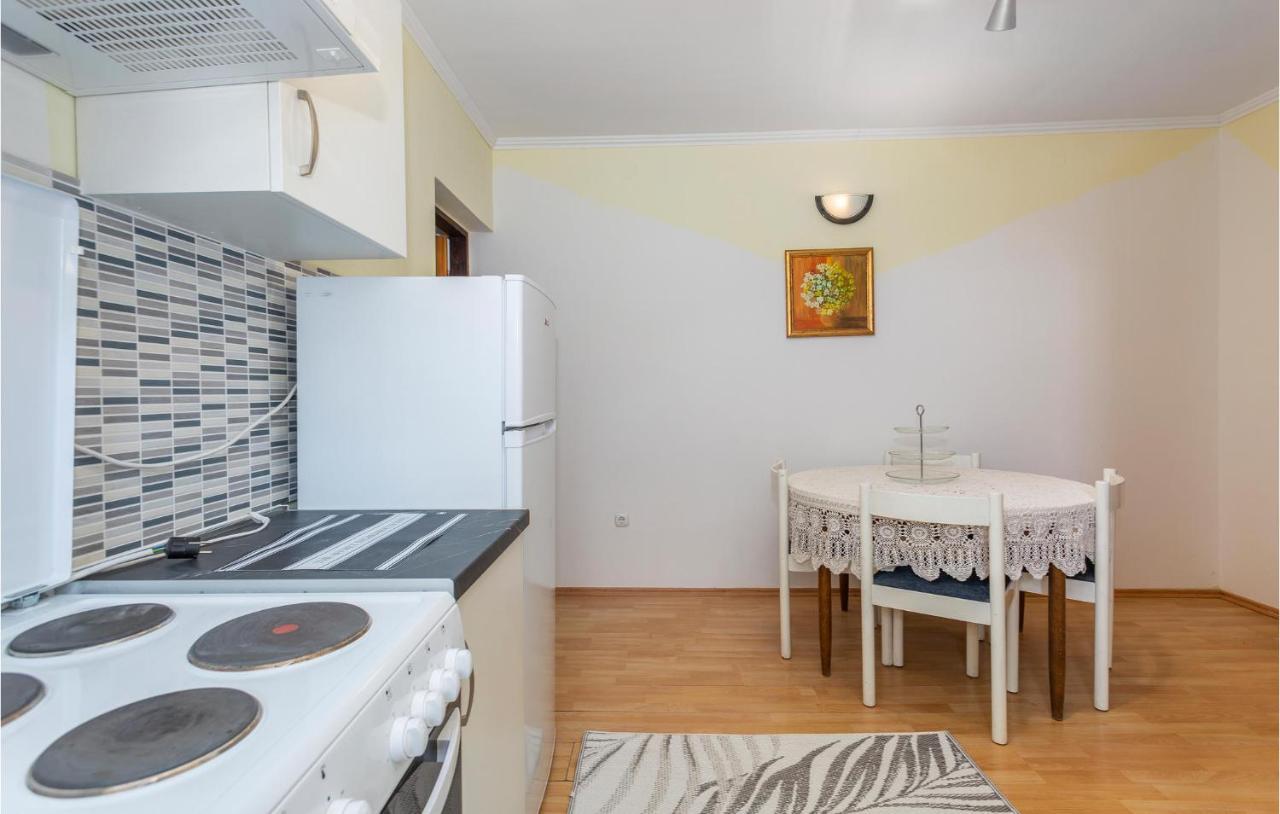 Nice Apartment In Stara Baska 1 With Wifi エクステリア 写真